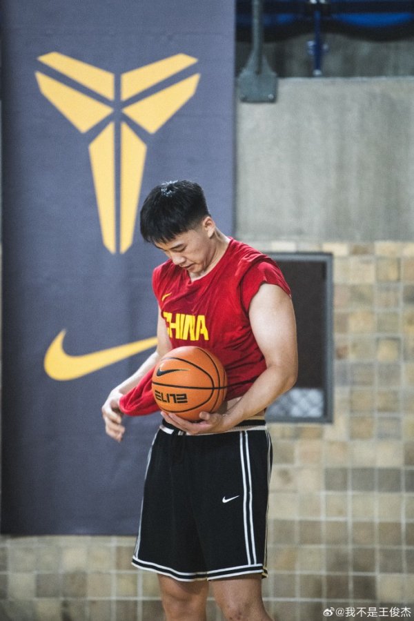 大圣证券 最强暑假工已返校，王俊杰晒图回顾暑假：关于收假前